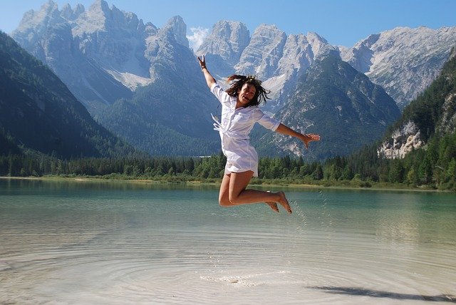 girl-jumping-for-joy-3849870_640